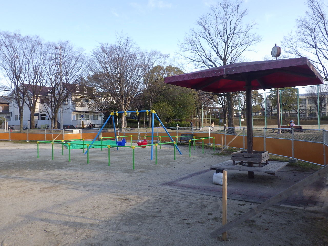 公園への遊具設置例